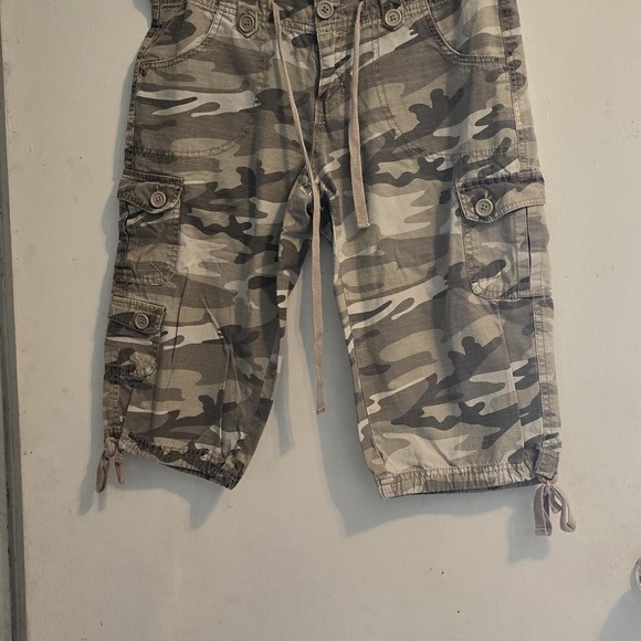 BeBop Green Camouflage Cargo Shorts - Picture 4 of 11